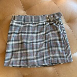 Forever 21 Gray Plaid Skirt with buckle